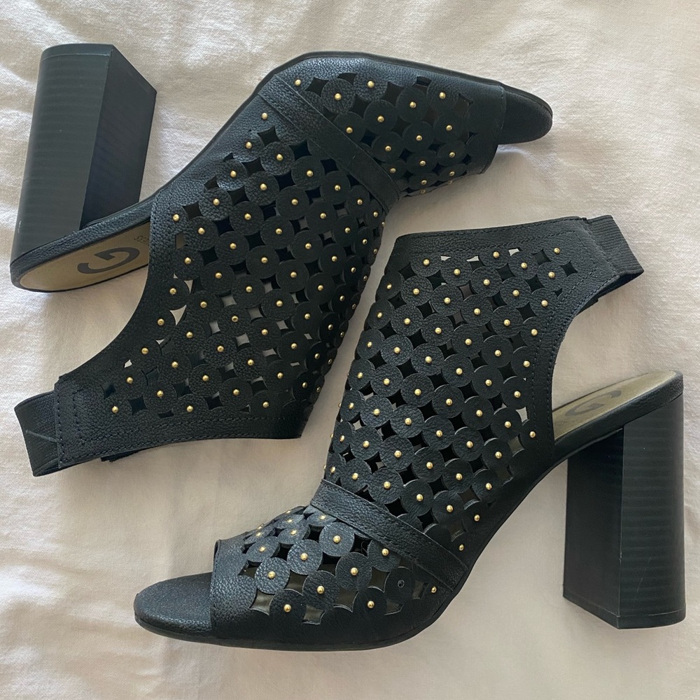 NWOT GUESS BLACK STUDDED HEELS